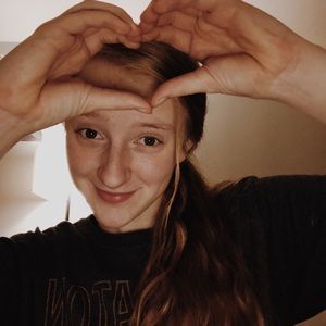 Meet your Posher, Claire